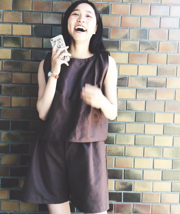 洋服を自作する可愛い剱持クリアさん