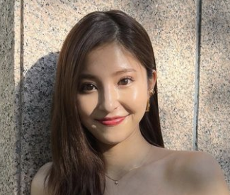 堂安律さんの彼女である明松美玖さんの顔画像