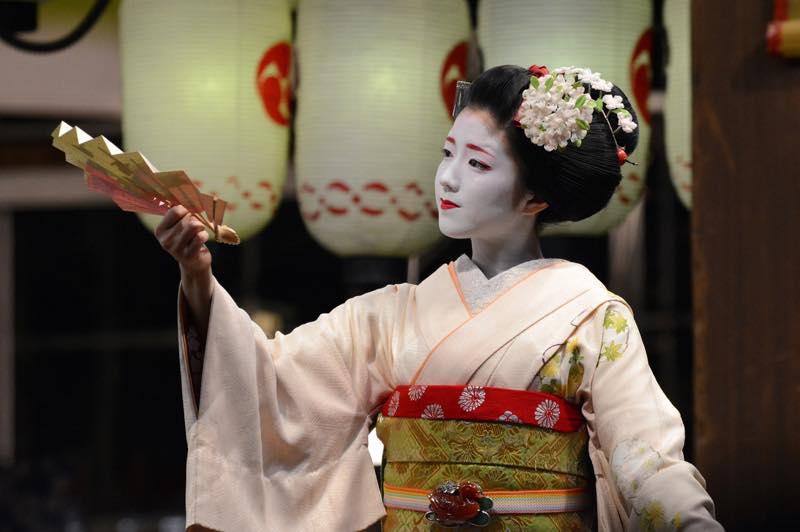 新田真剣佑さんと眞栄田郷敦さんの母親が芸妓だった時代のイメージ画像